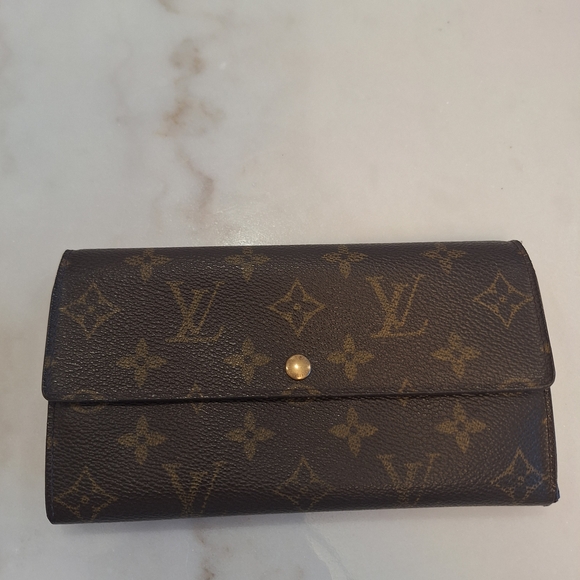 Louis Vuitton Handbags - NWOT Louis Vuitton Sarah Brown Leather Monogram Wallet. EUC
